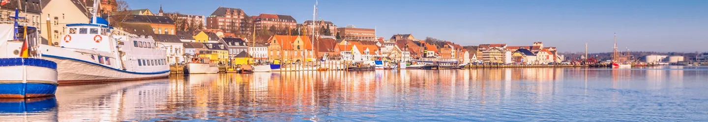 Panorama-Blick über den Hafen der Stadt Flensburg